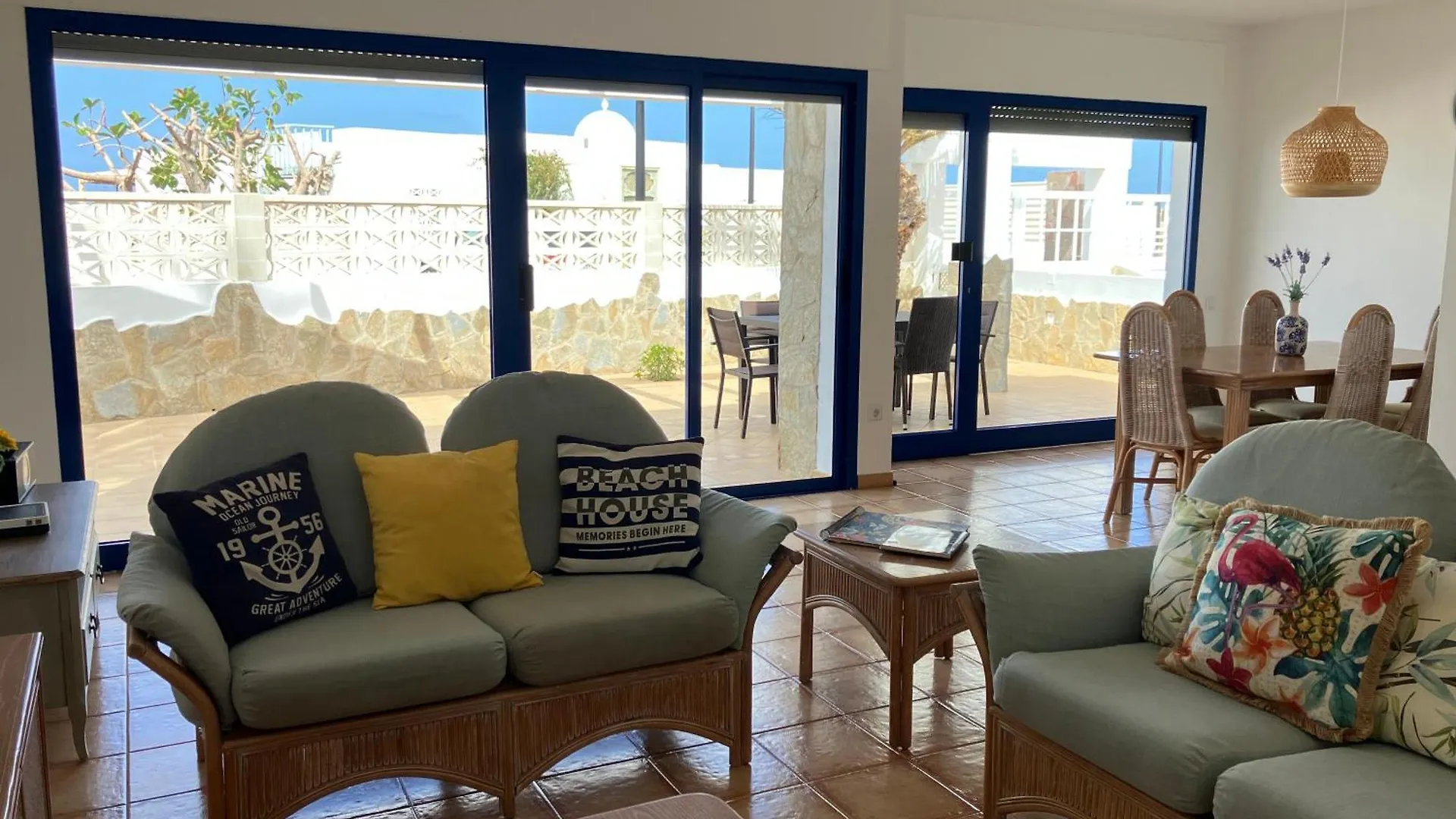 Vila Beach House With The Heated Pool Next To Rocky Point Corralejo