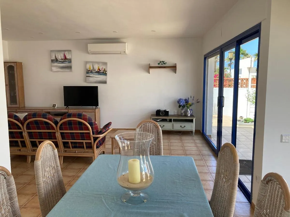 Villa Beach House With The Heated Pool Next To Rocky Point Corralejo Spain