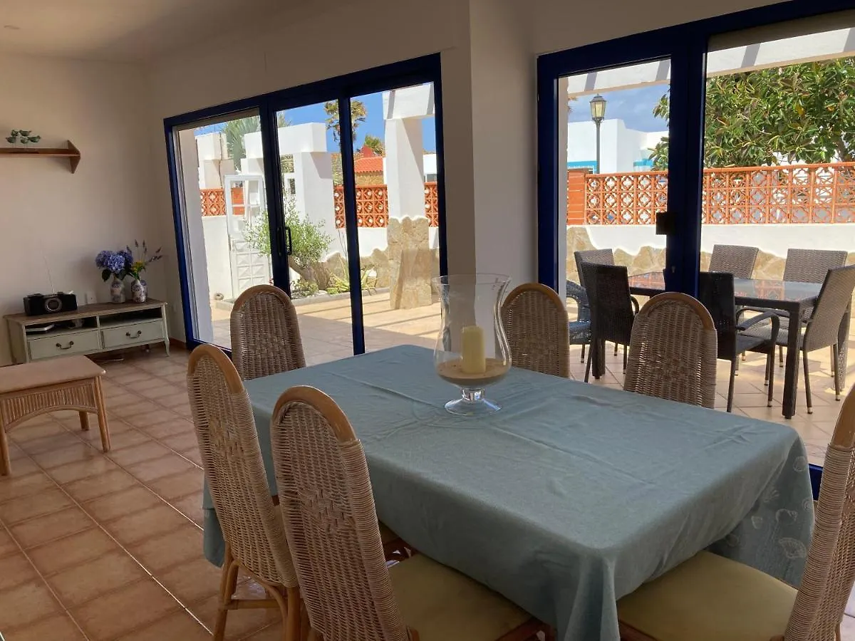Villa Beach House With The Heated Pool Next To Rocky Point Corralejo Spain